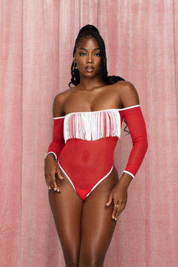 Body de fiesta de malla roja sin tirantes y con flecos